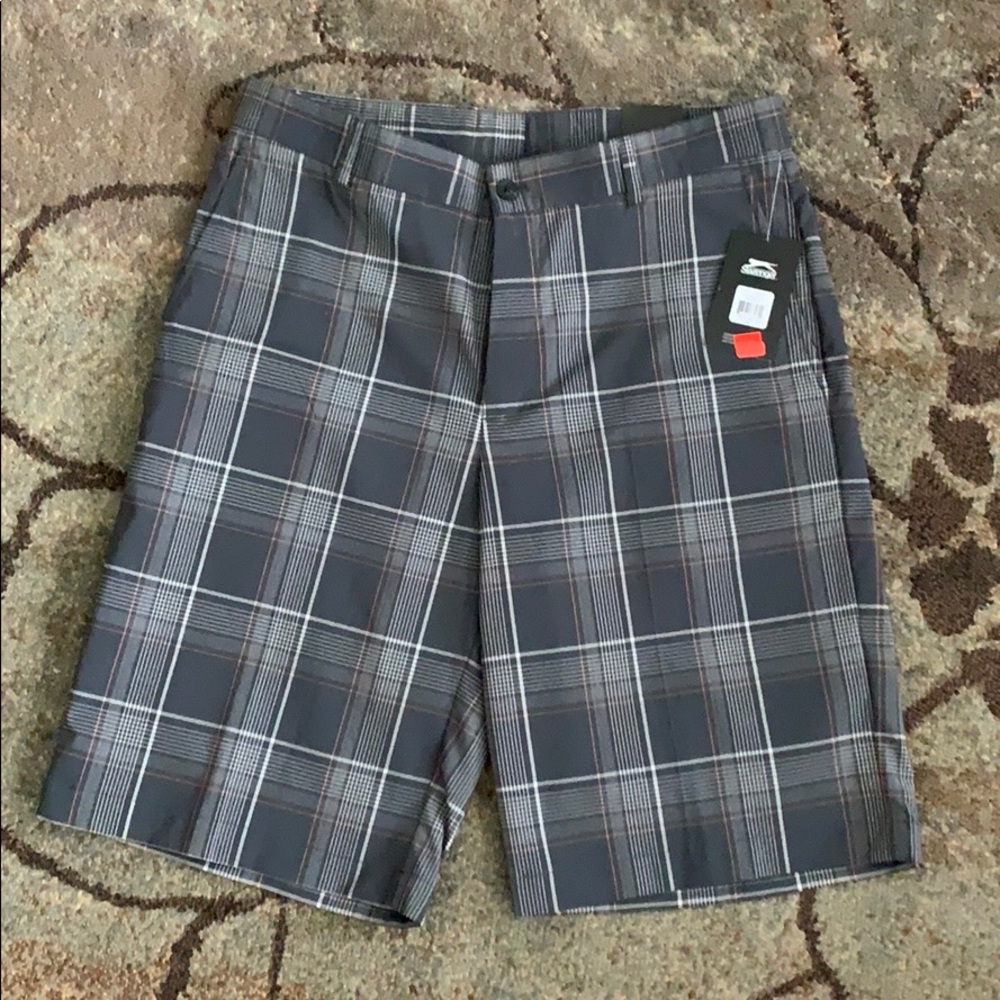 Brand New Slazenger Golf Shorts. Size 32.